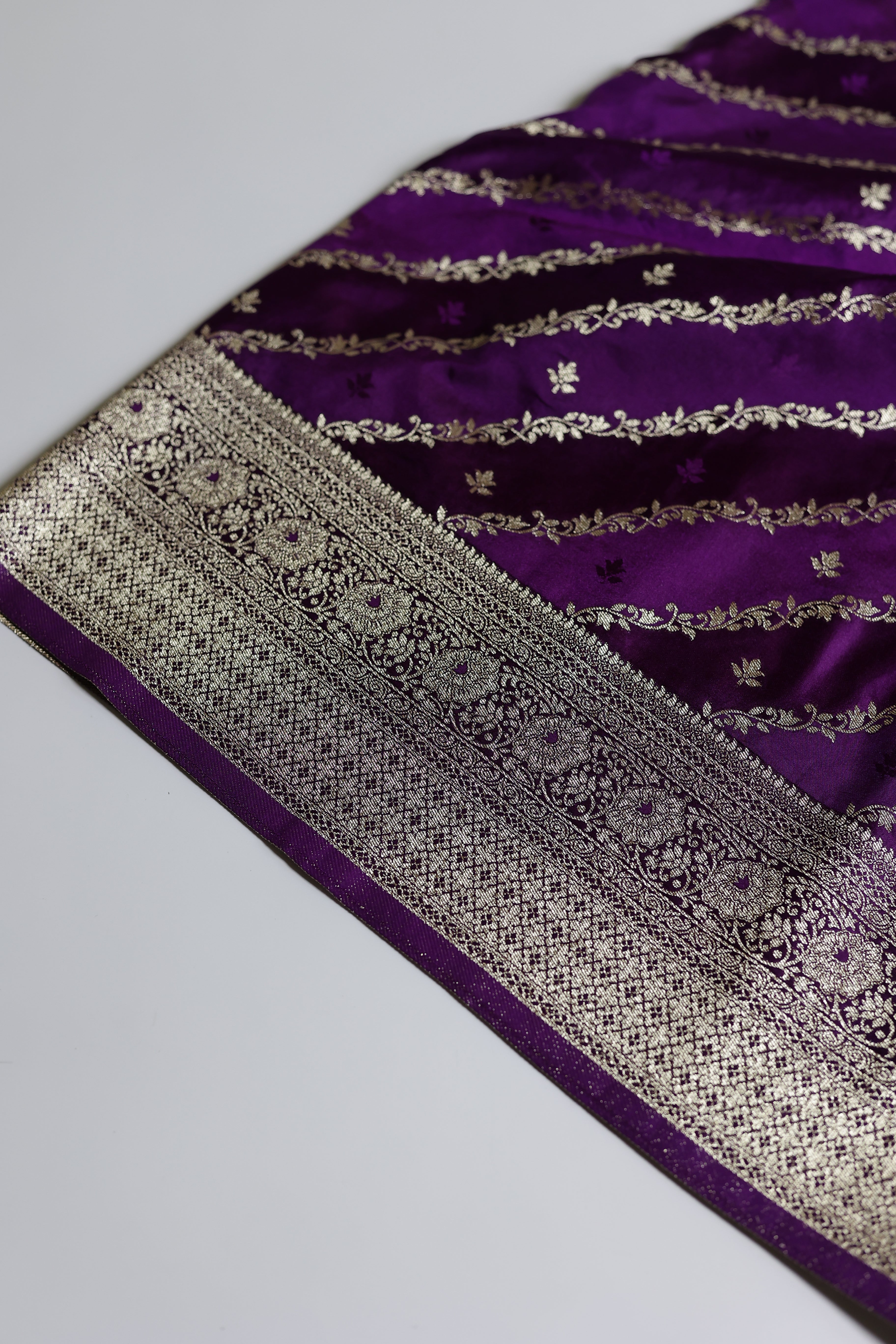 Pure Banarasi Mashru Silk Saree (Purple)