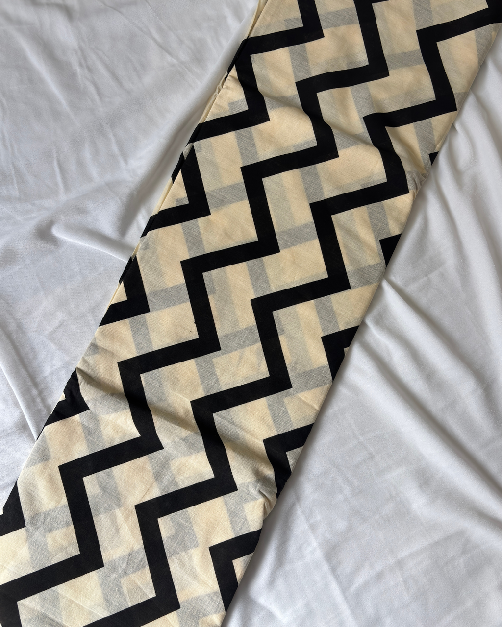 Ivory & Black Geometric Printed Pure Linen Cotton Saree with Contrast Leaf Print Pallu