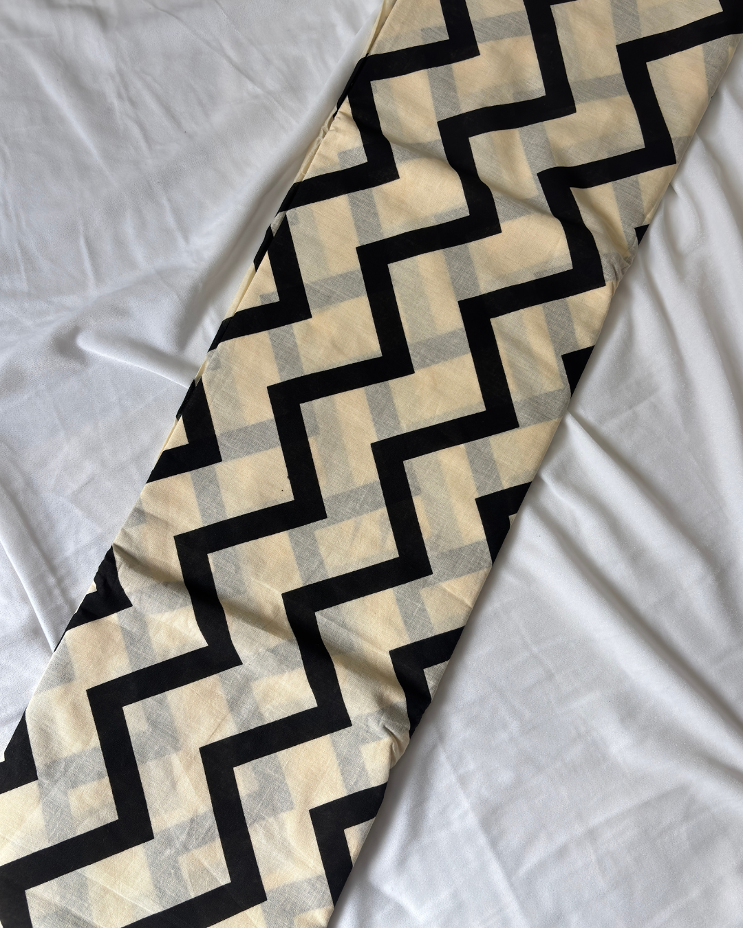 Ivory & Black Geometric Printed Pure Linen Cotton Saree with Contrast Leaf Print Pallu