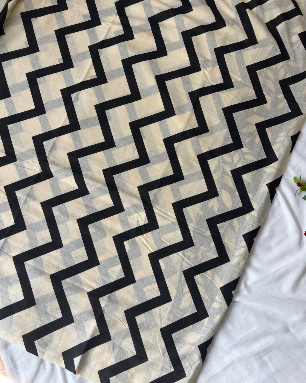 Ivory & Black Geometric Printed Pure Linen Cotton Saree with Contrast Leaf Print Pallu