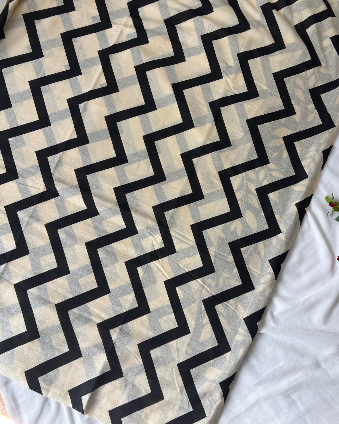 Ivory & Black Geometric Printed Pure Linen Cotton Saree with Contrast Leaf Print Pallu