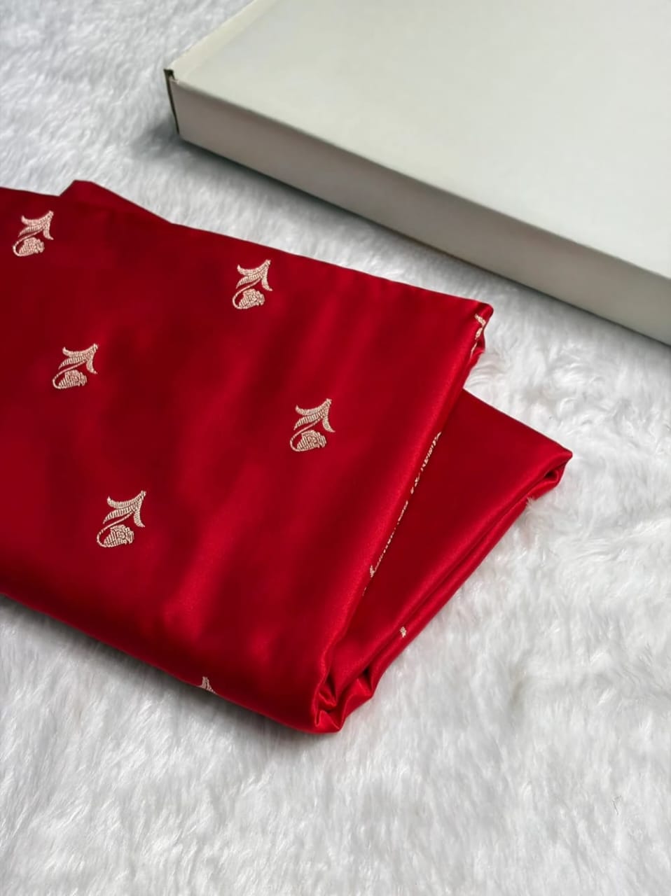 Red Pure Mashru Silk Saree With Sliver Zari Weaving