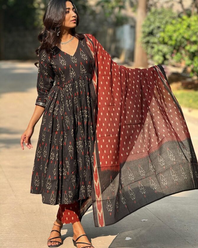 Feel Feather Best Black Anarkali Kurta Set For Women - Image 2