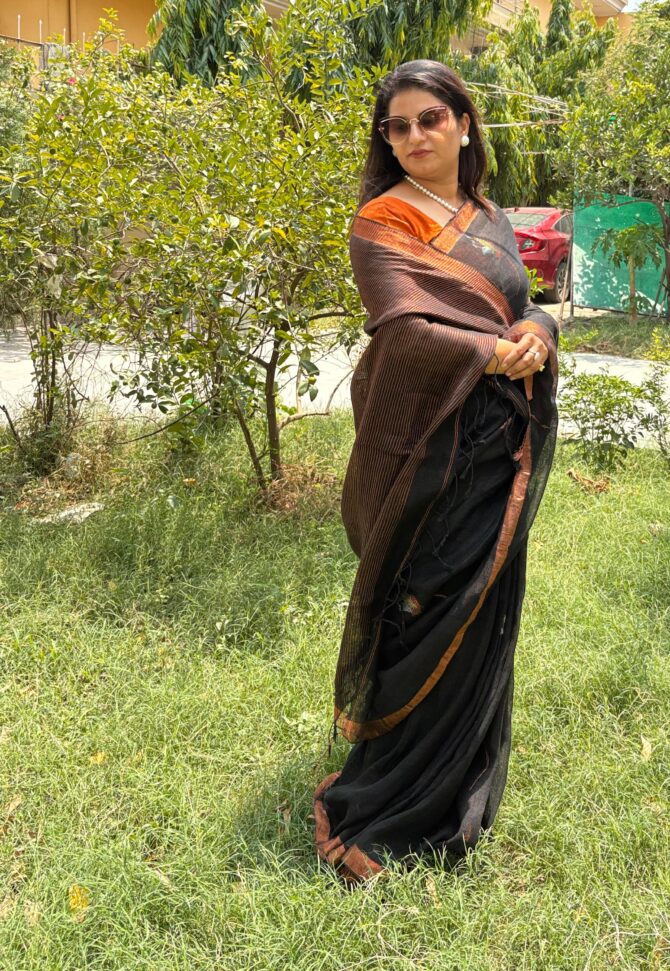 Feel Feather Black Pure Linen Handloom Saree - Image 3