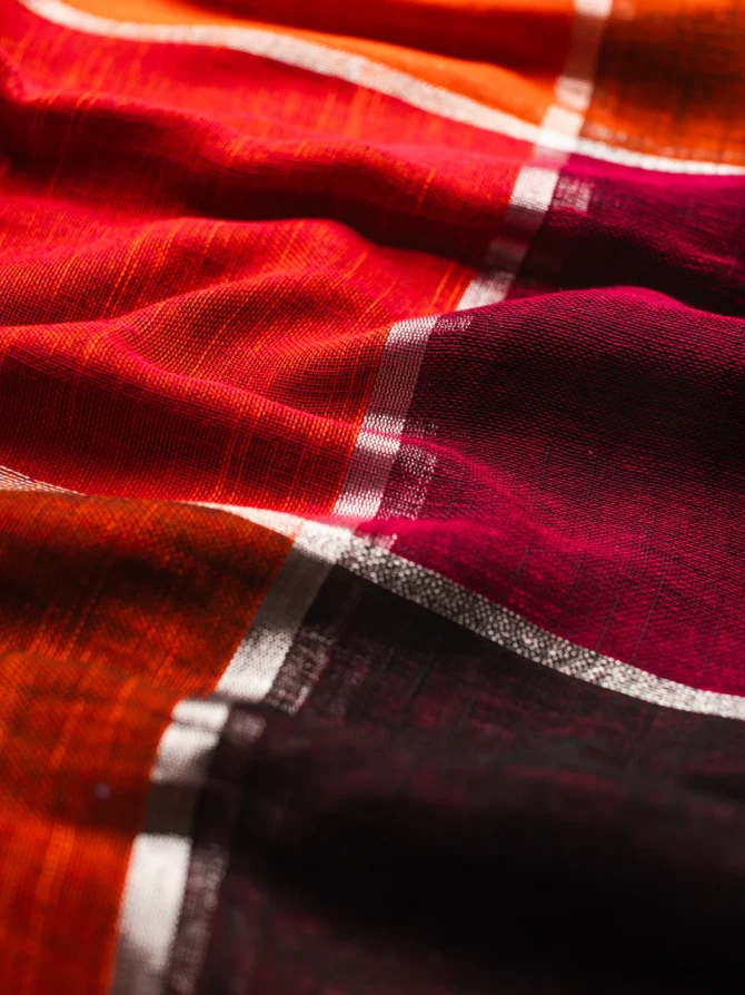 Feel Feather Pure Linen Big Check Pattern Saree