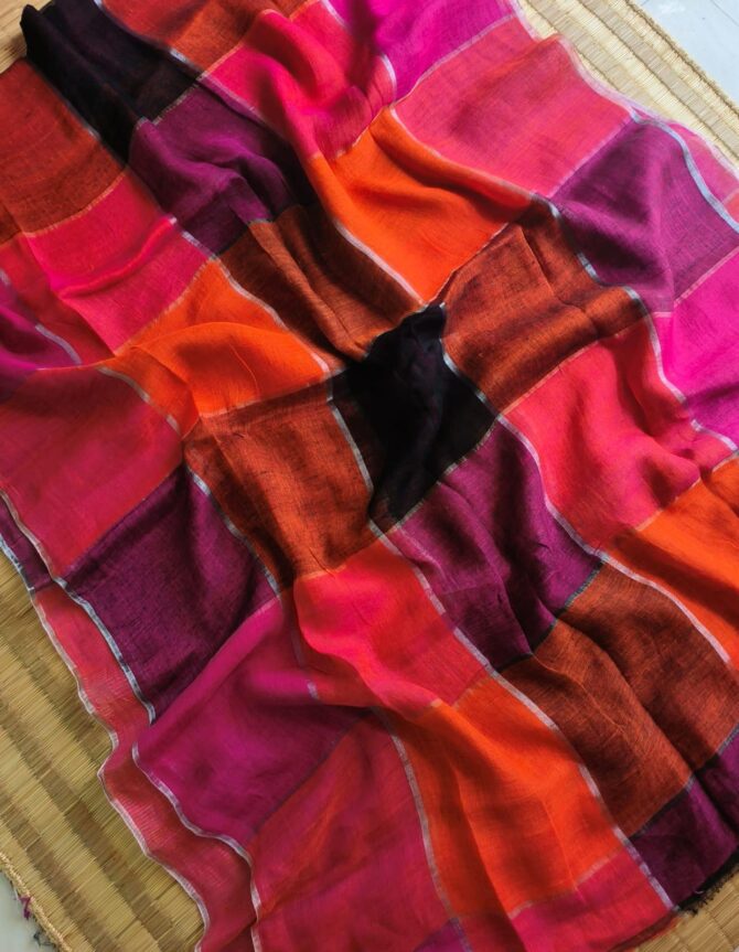 Feel Feather Pure Linen Big Check Pattern Saree - Image 4