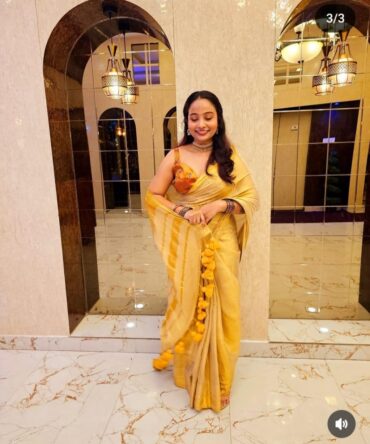 Feel Feather Golden Zari Tissue Linen Saree