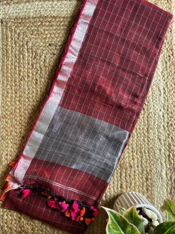 Feel Feather pure Linen Check Handloom Saree - Image 2