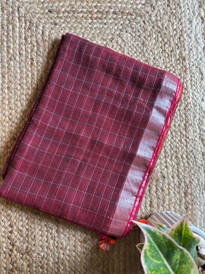 Feel Feather pure Linen Check Handloom Saree - Image 3